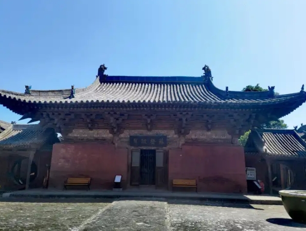 The Ten Thousand Buddha Hall in Zhenguo Temple is a building of the Northern Han Dynasty.