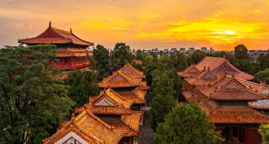 Intricate Cornice Design in the Confucian temple complex displays the beauty of traditional Chinese architecture.