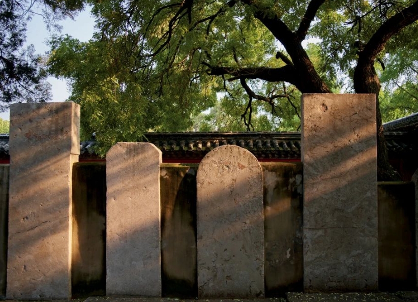 Thirteen Stele Pavilions, located in the sixth courtyard, are arranged in the configuration of “eight in the south, five in the north,” hence their name.