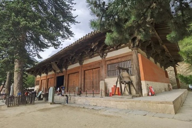 The main hall of Foguang Temple.