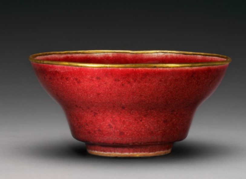 △ Qing Kangxi Langyao red glaze bowl with folded waist, collected in the Palace Museum, Beijing.