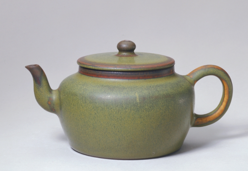 △ Qing Yongzheng tea dust glaze pot, collected in the Palace Museum, Beijing.