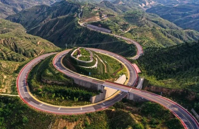 The Yonghe section of the Yellow River No. 1 tourist highway in Shanxi Province under aerial photography.