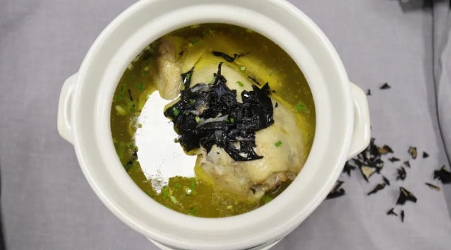 Jiuhua Polygonatum and Stone Chicken Soup