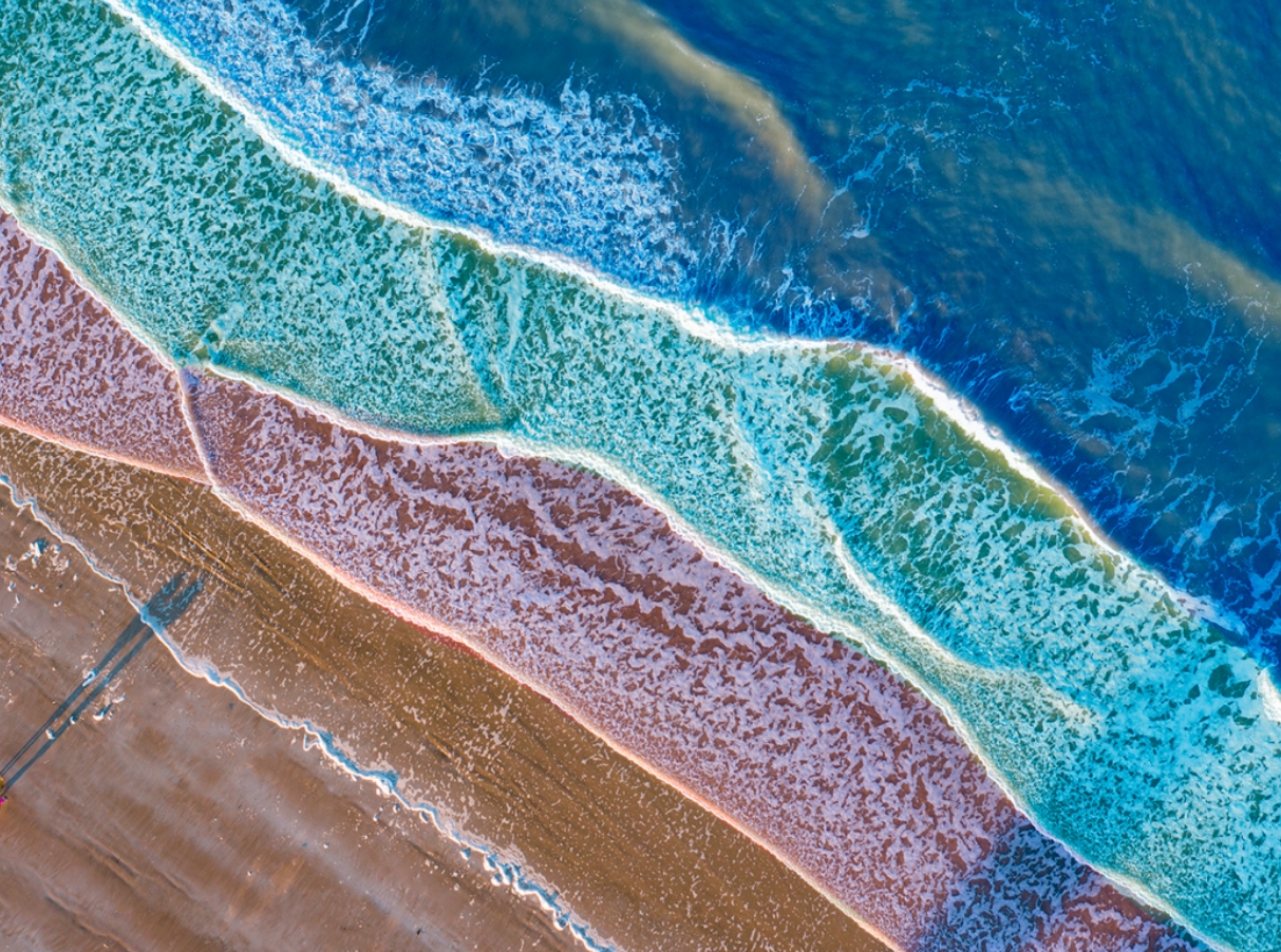 △Colorful beach in Lianyungang.