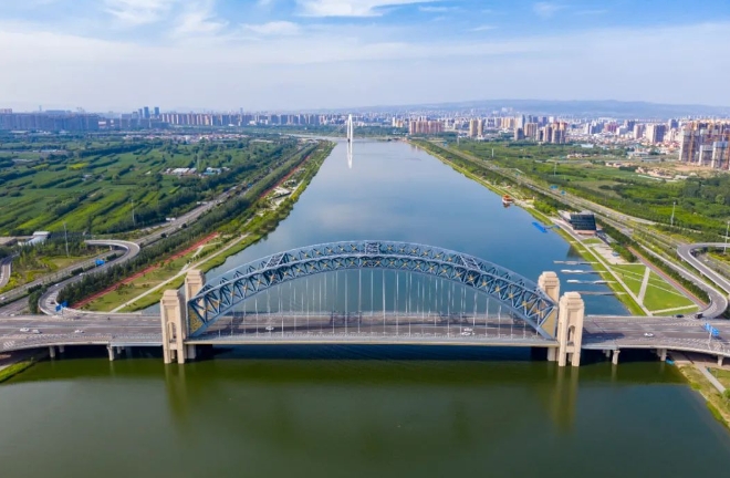 Aerial view of the scenery on both sides of the Fen River in Taiyuan.