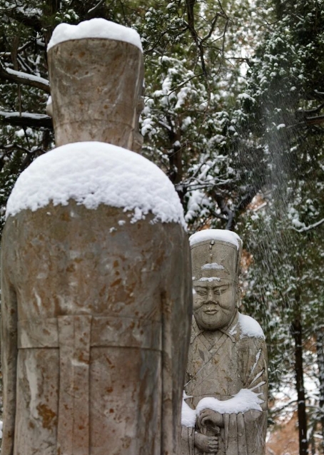 Statues of Civil and Military Officials have stood for centuries near the offering hall south of Confucius’s tomb, solemnly witnessing the passage of time.