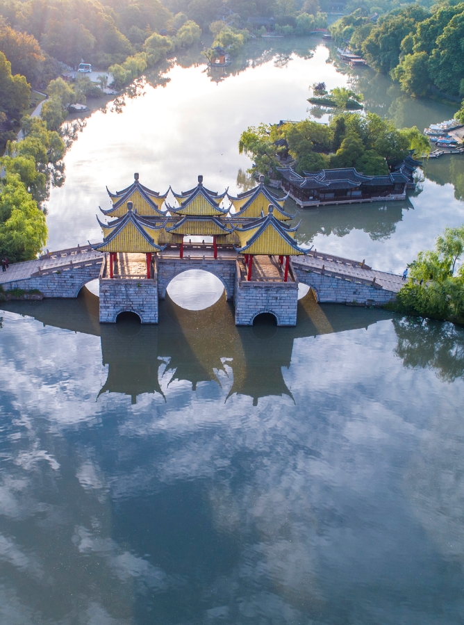 △Slender West Lake scenic area in Yangzhou.