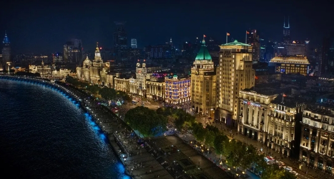 The bright night view of the Bund's international architecture. Picture source: Shanghai Huangpu official WeChat.