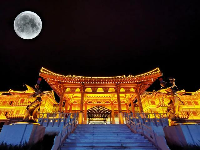 The Hunchun National Garden International Hotel adopts the traditional architectural form of the Korean nationality.