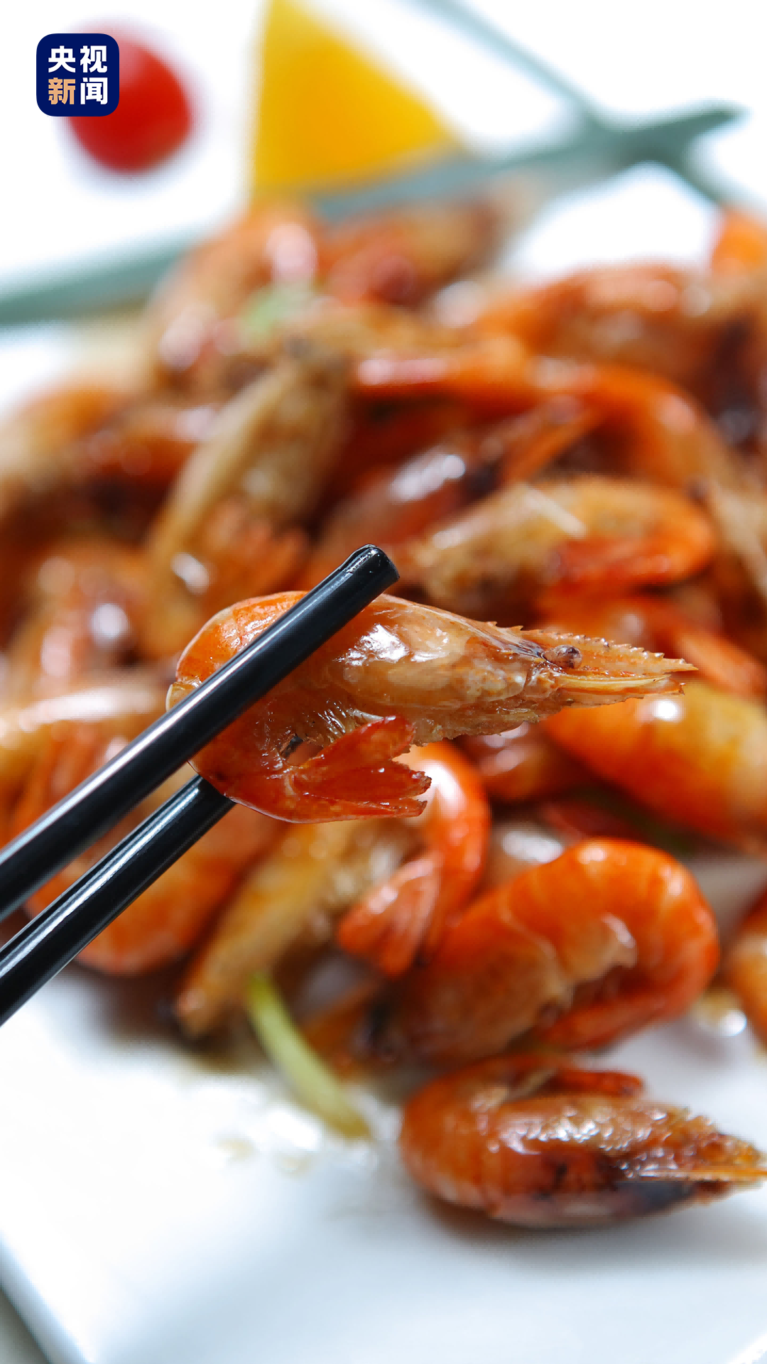 Oil-blasted shrimps are half fried and half stir-fried. The high temperature quickly separates the shrimp shells from the shrimp meat, and the oil makes the shrimp meat more crisp and tender.