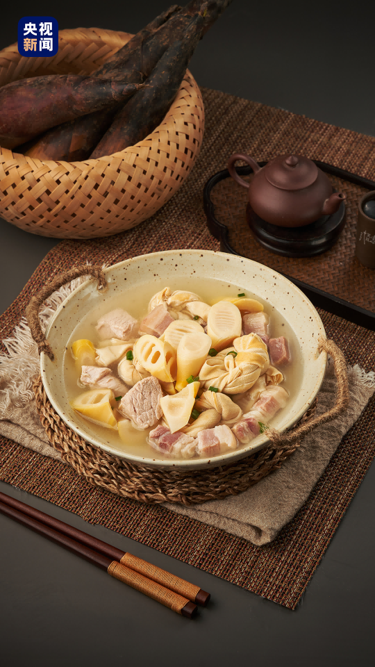 Salted pork and fresh bamboo shoot soup.