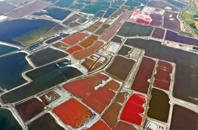 A glimpse of Yanchi Lake.