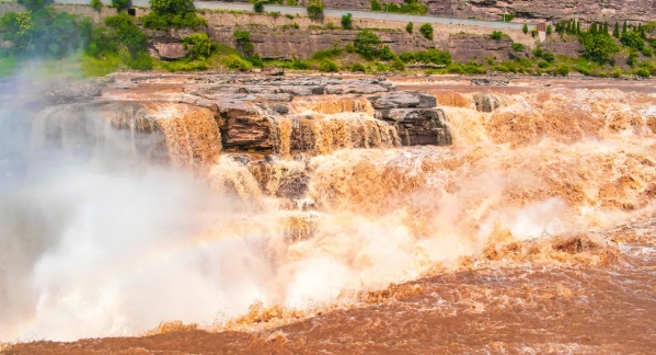 ▲ Hukou Waterfall.