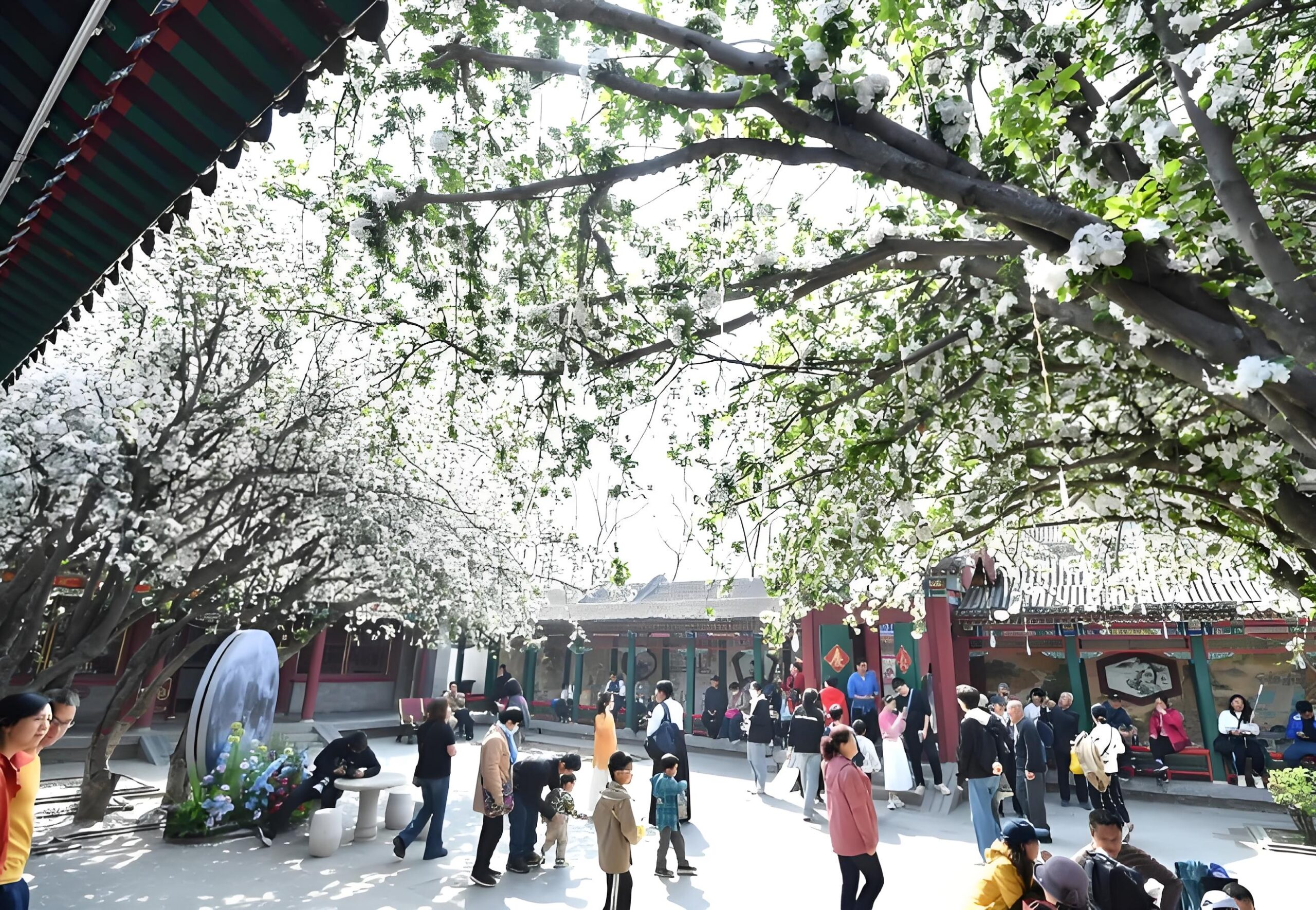 Tourists were visiting the Rongguo Mansion Scenic Area in Zhengding County, Shijiazhuang City, Hebei Province