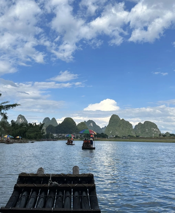 Traveling by bamboo raft on Yulong River