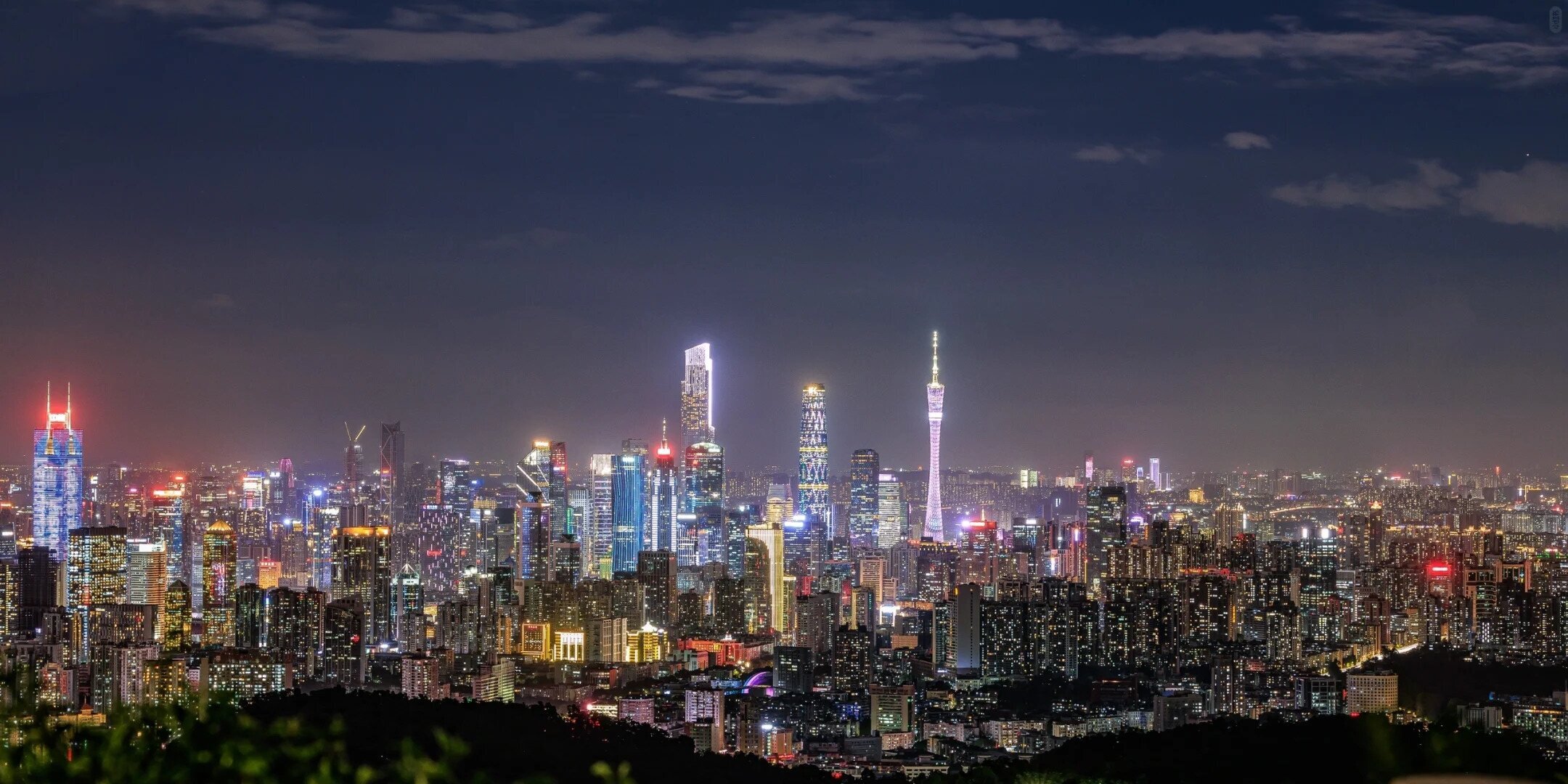 Night view of Baiyun Mountain Peak in Guangzhou