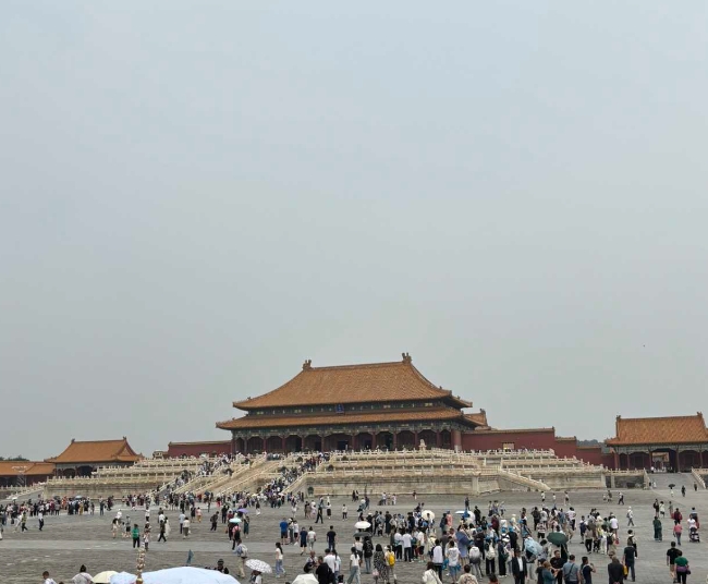 The flow of people at the Palace Museum on a weekday (Wednesday)