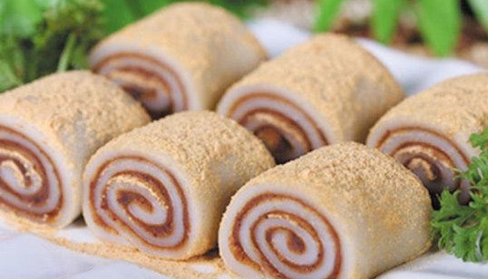 Chengde Lvdagun (Glutinous Rice Rolls Stuffed with Red Bean Paste)