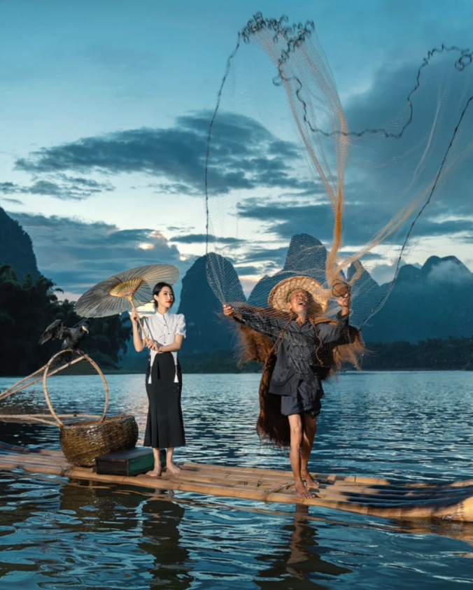 Evening photo shoot of tourists and elderly people on bamboo rafts