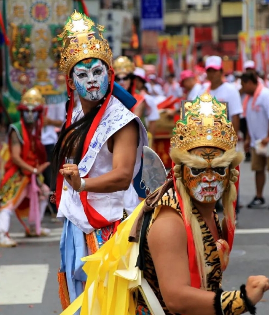 General Sun with a Blue Nuo Mask