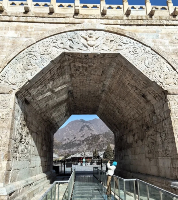 Stone walls inside and outside the archway of the Cloud Platform