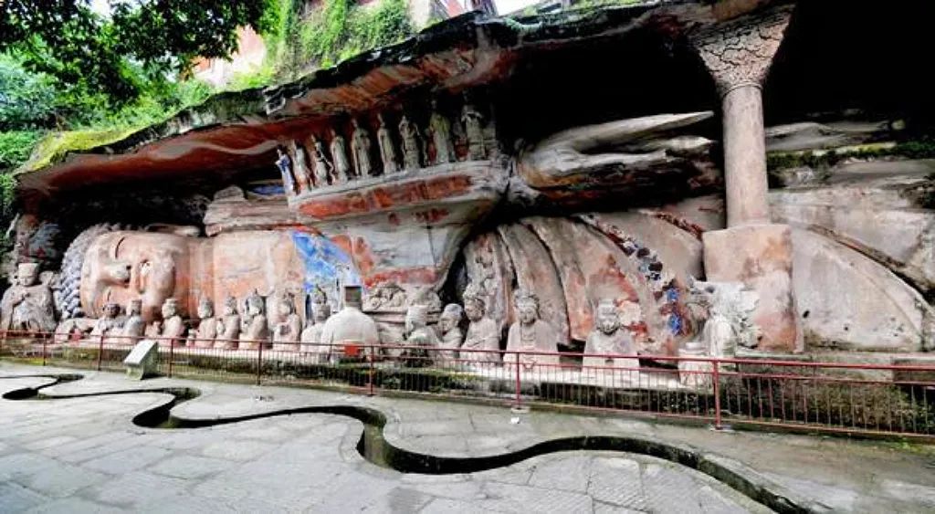 Sakyamuni's Nirvana Holy Relic Picture - The Buddha Statue Lying in the Middle